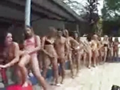 لم سكس محارم مترجم امهات يتركوا الشباب وحدهم