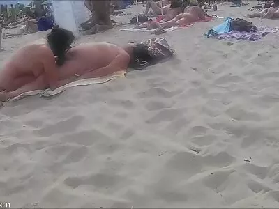 سخيف سكس محارم اجنبية على العشب