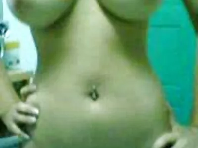 فتاة احدث سكس محارم مترجم شقراء انتهى على الأريكة